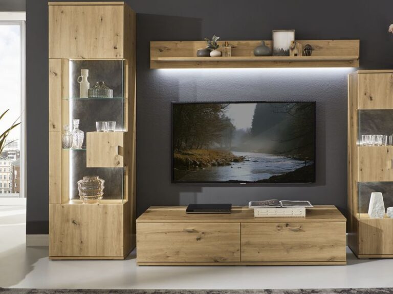 Moderne Wohnwand aus Eiche mit TV