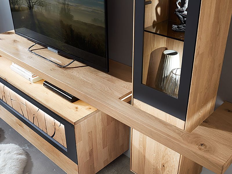 moderne Eichenkommode für den TV mit Vitrine