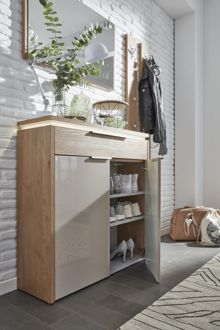 Moderner Flur-Schuhschrank mit LED-Beleuchtung, Spiegel und Garderobe