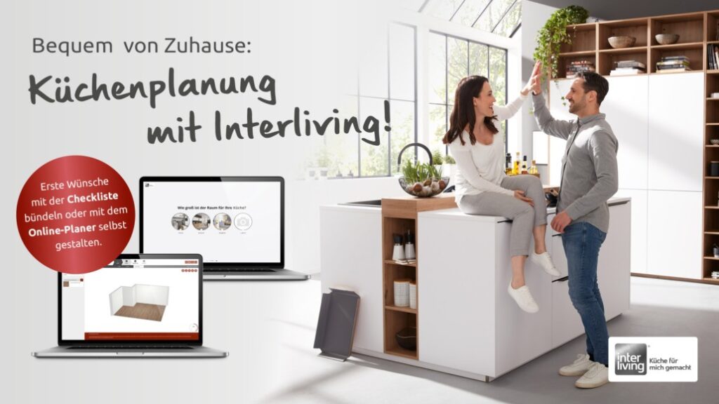 Paar klatscht in seiner neuen Interliving-Küche ab, die mit dem Online-Planer entworfen wurde.