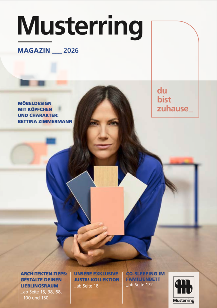 Musterring Magazin 2026: Bettina Zimmermann präsentiert Möbeldesign mit Charakter.