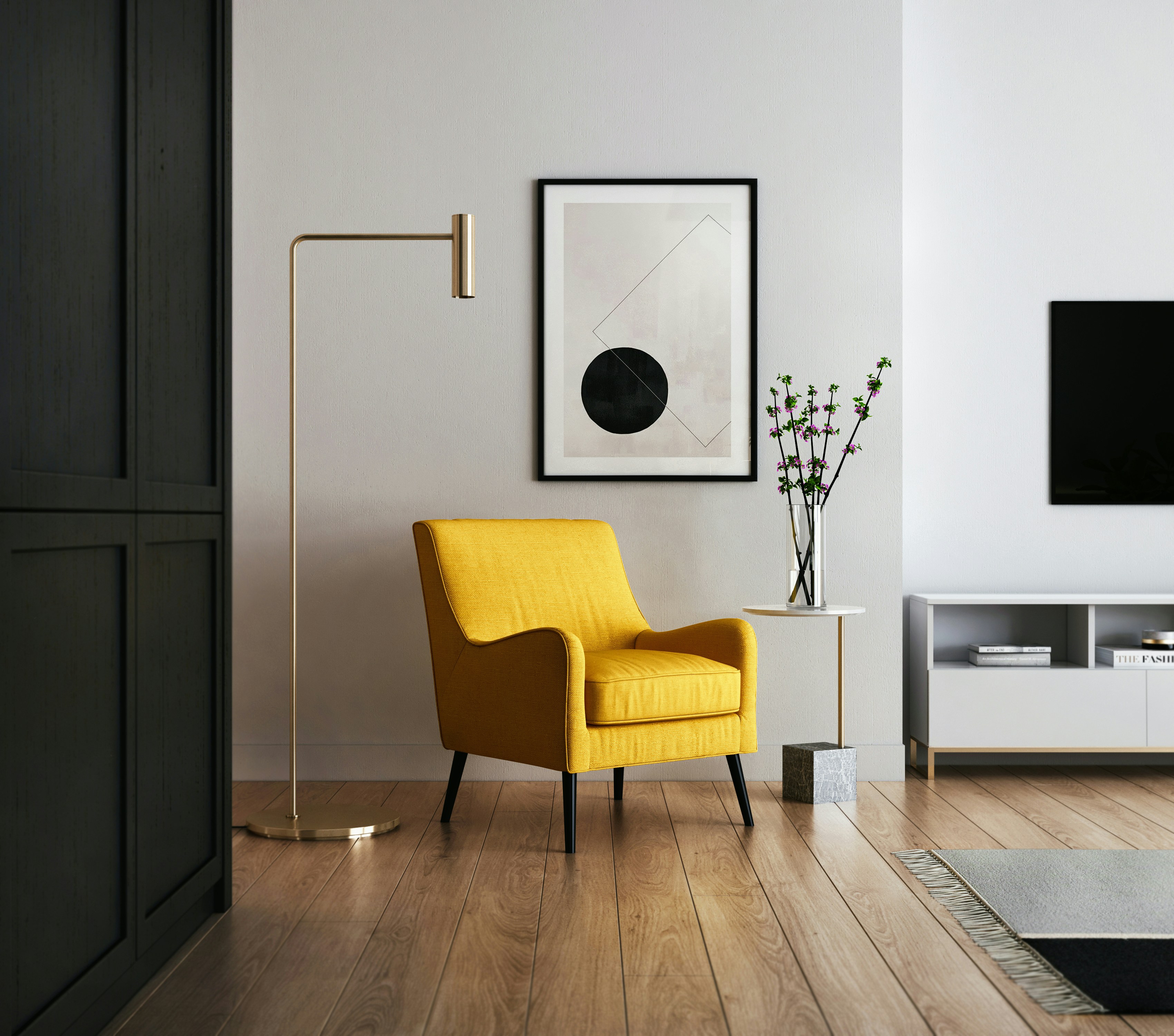 Gelber Sessel, Stehlampe und modernes Bild im Wohnzimmer. Neues Jahr, neues Zuhause.