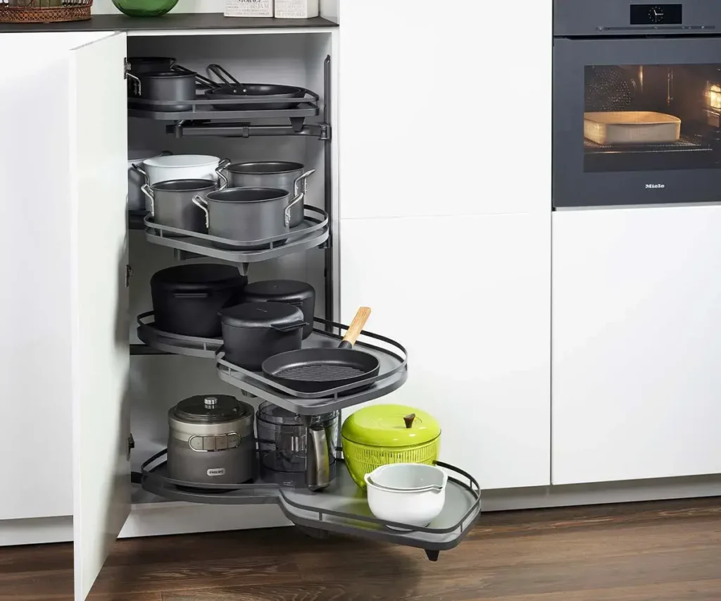LeMans-Eckschrank-ausziehbar