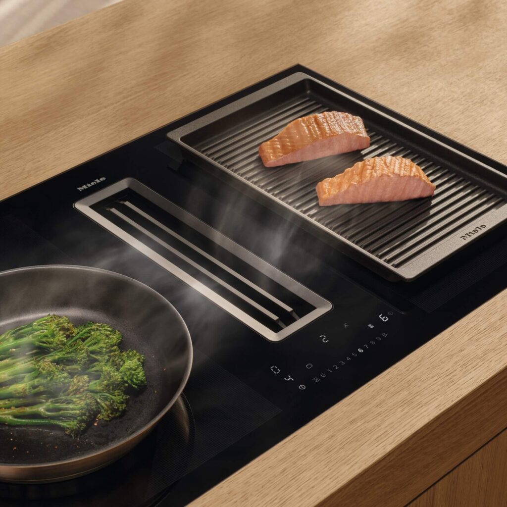 Miele Induktionskochfeld mit Lachs und Brokkoli